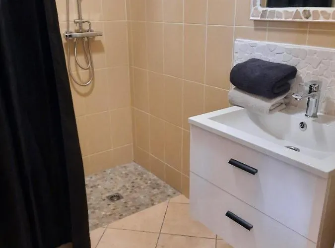 Holiday home Le Canari 3 Etoiles, A 5 Minutes Du Mont St-michel Huisnes-sur-Mer